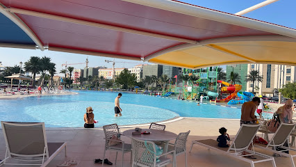 مسبح للاطفال والكبار - Umm Al Zubar West -