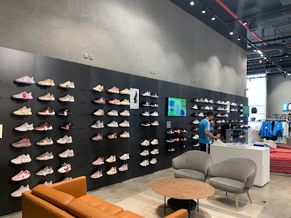 adidas Store - Qurtuba -