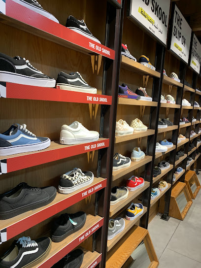 Vans - Qatar|Ar-Rayyan|Villa 25